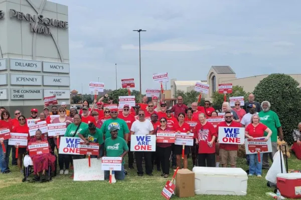 Apple Retail Union-CWA Informational Picket OKC