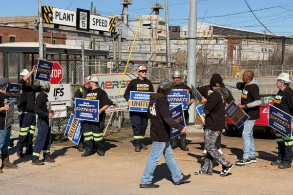 IUE-CWA Information Picket at Mersen